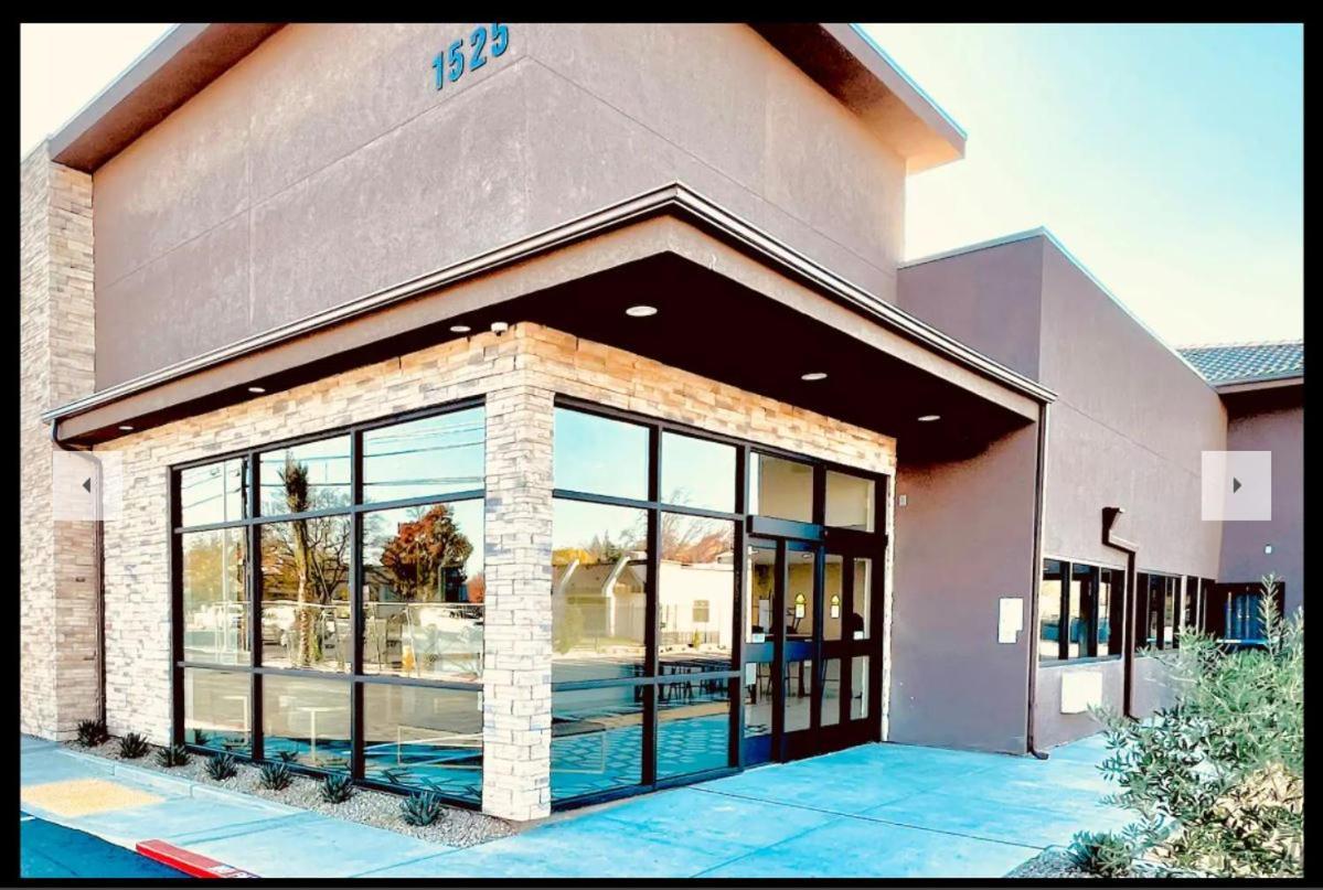 Hotel Ramada By Wyndham Modesto Yosemite Area Exterior foto