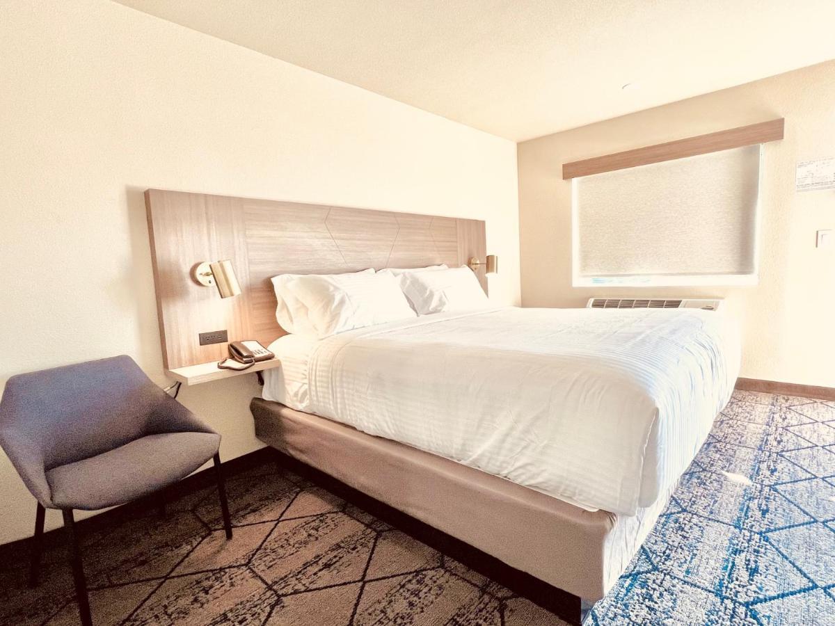 Hotel Ramada By Wyndham Modesto Yosemite Area Exterior foto