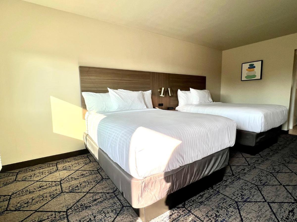 Hotel Ramada By Wyndham Modesto Yosemite Area Exterior foto
