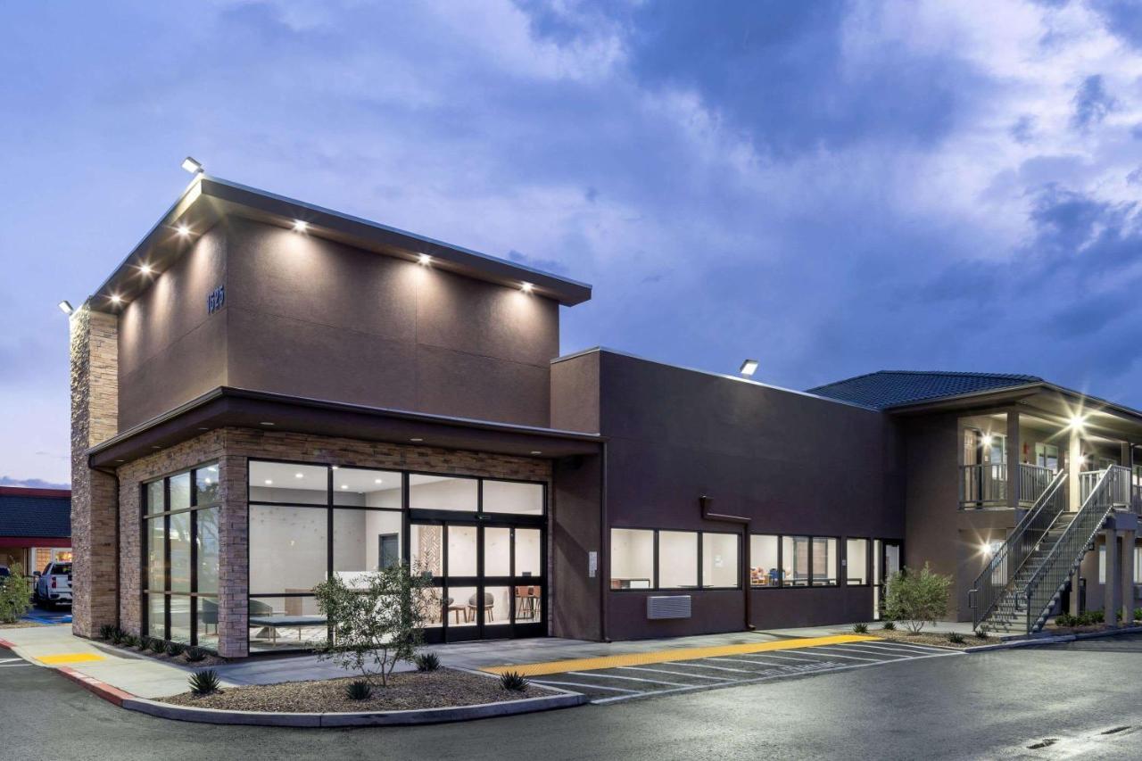 Hotel Ramada By Wyndham Modesto Yosemite Area Exterior foto