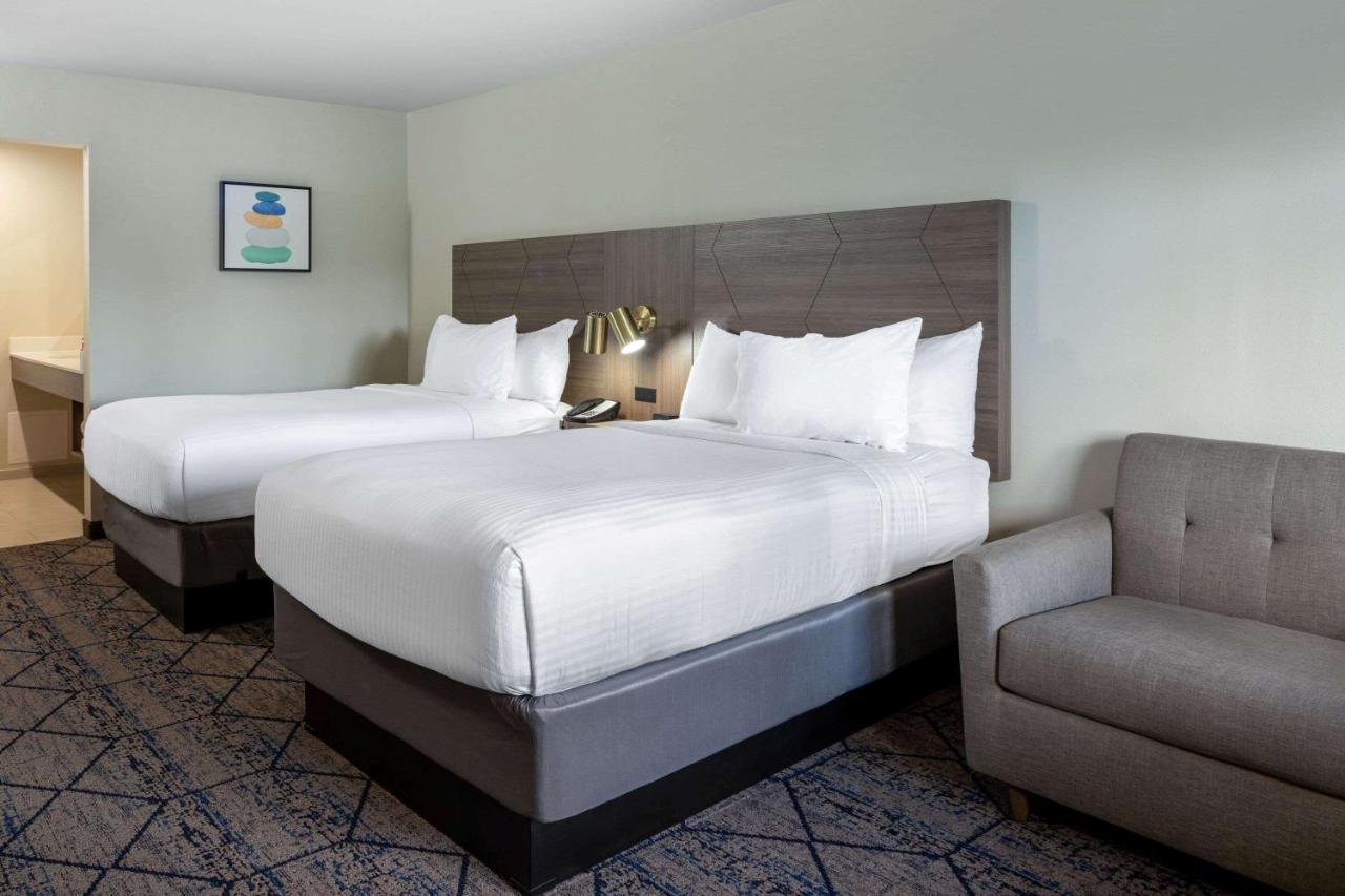 Hotel Ramada By Wyndham Modesto Yosemite Area Exterior foto
