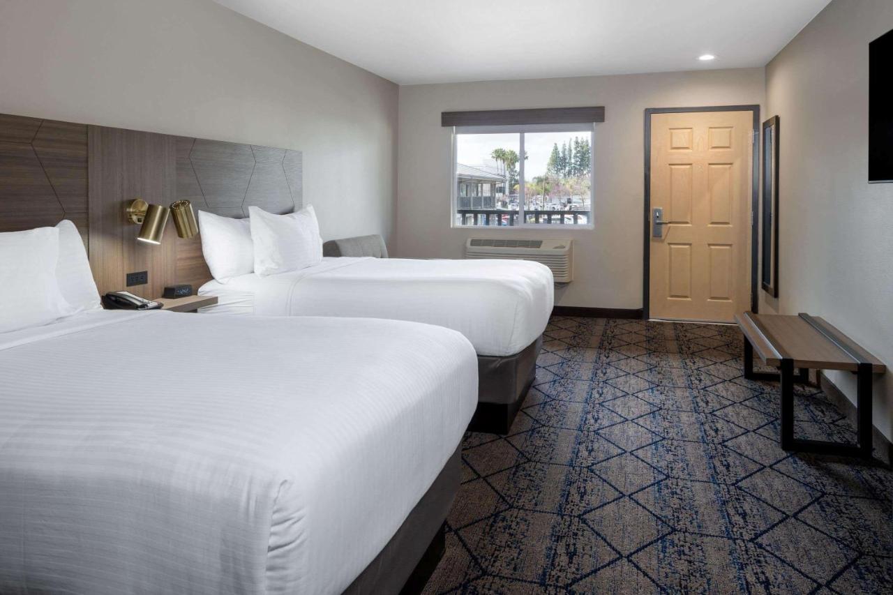 Hotel Ramada By Wyndham Modesto Yosemite Area Exterior foto