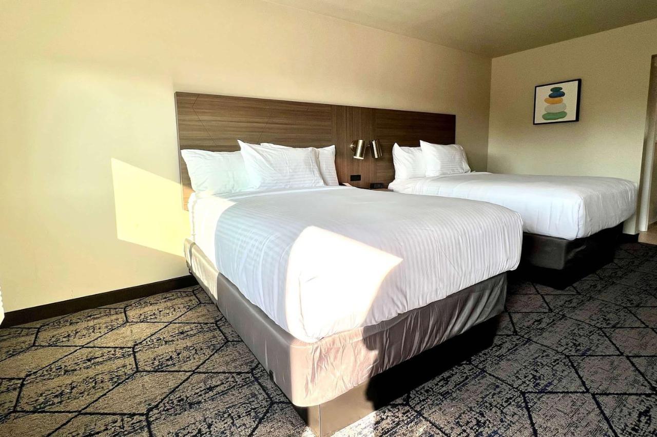 Hotel Ramada By Wyndham Modesto Yosemite Area Exterior foto