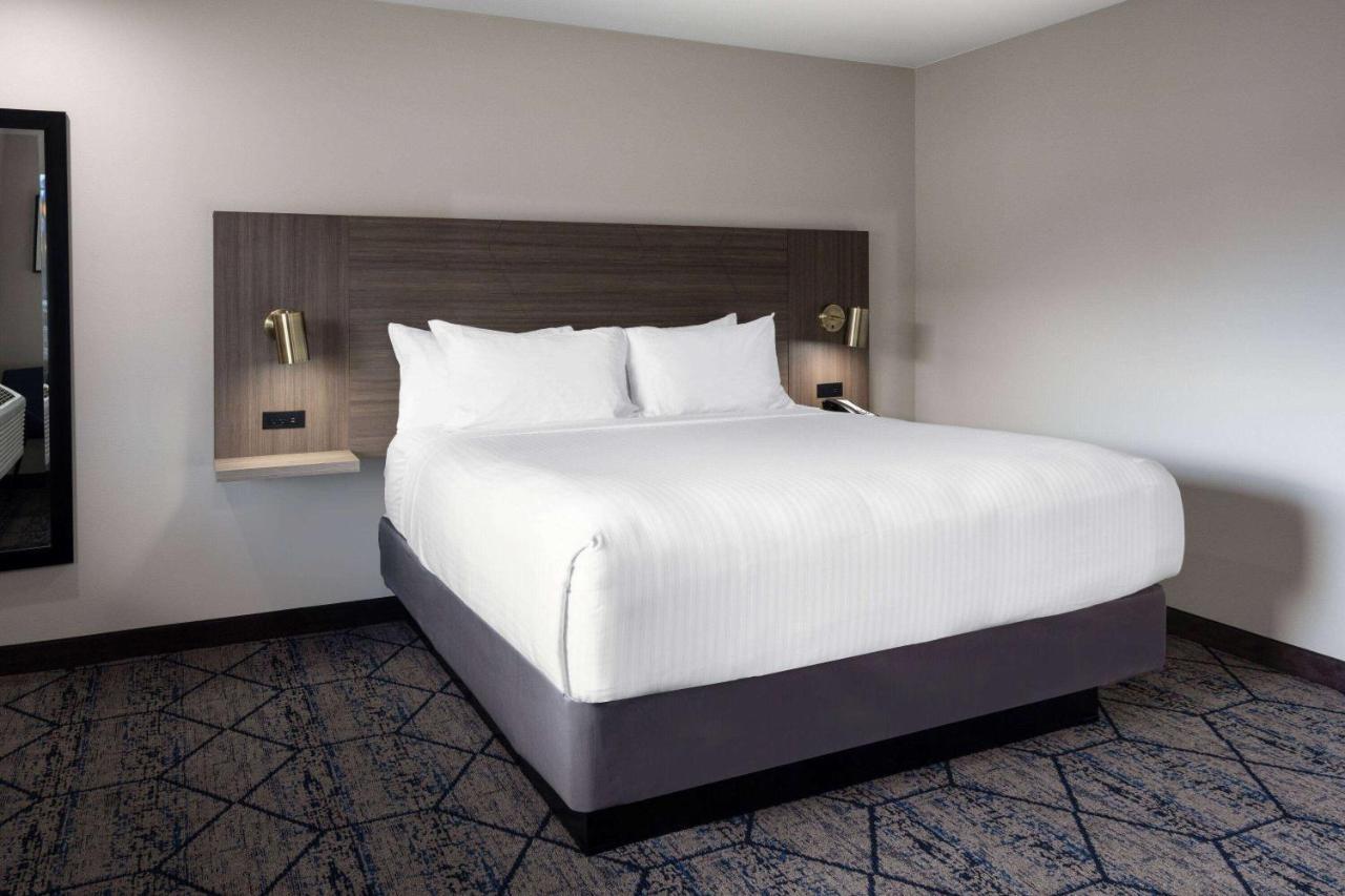 Hotel Ramada By Wyndham Modesto Yosemite Area Exterior foto