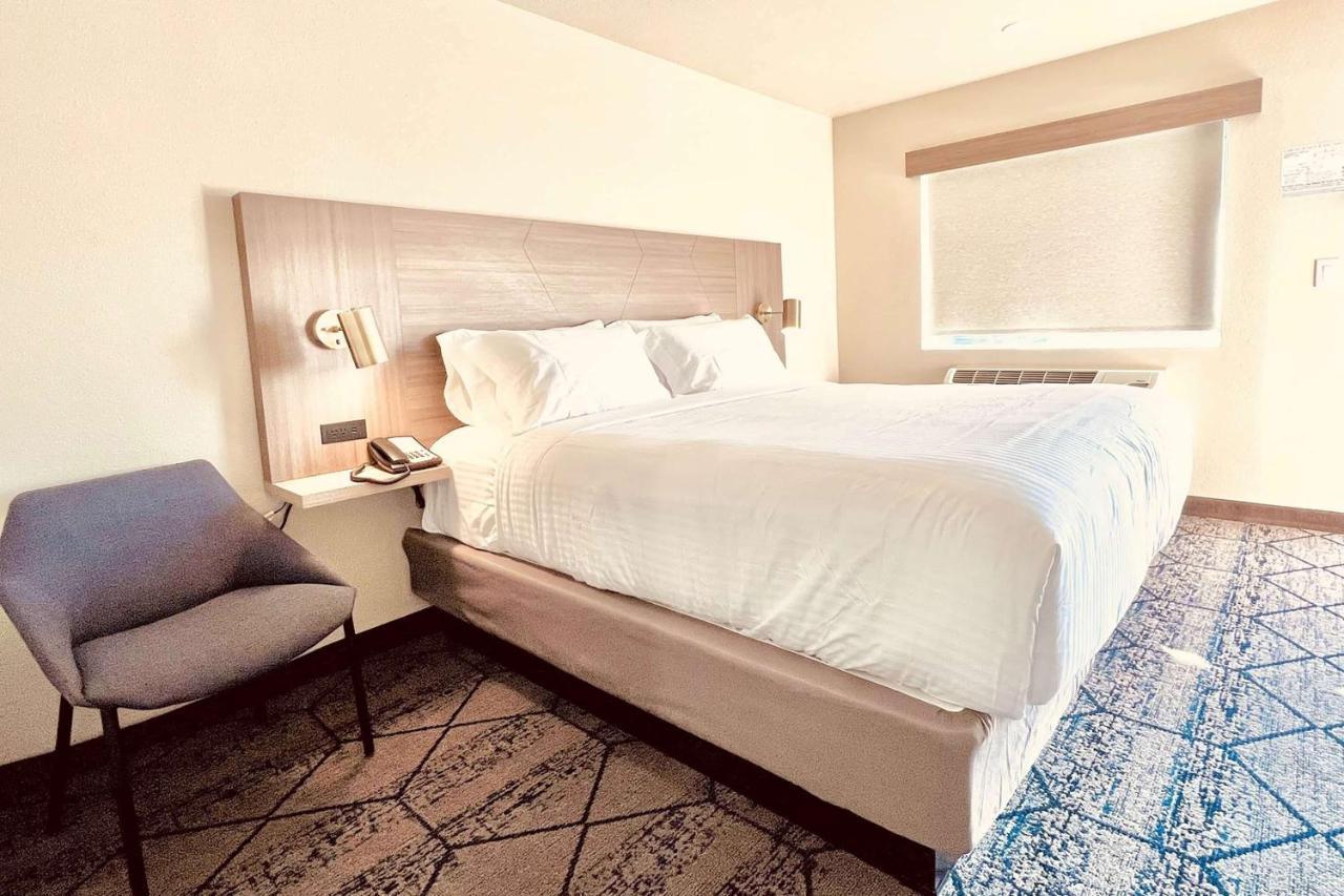 Hotel Ramada By Wyndham Modesto Yosemite Area Exterior foto