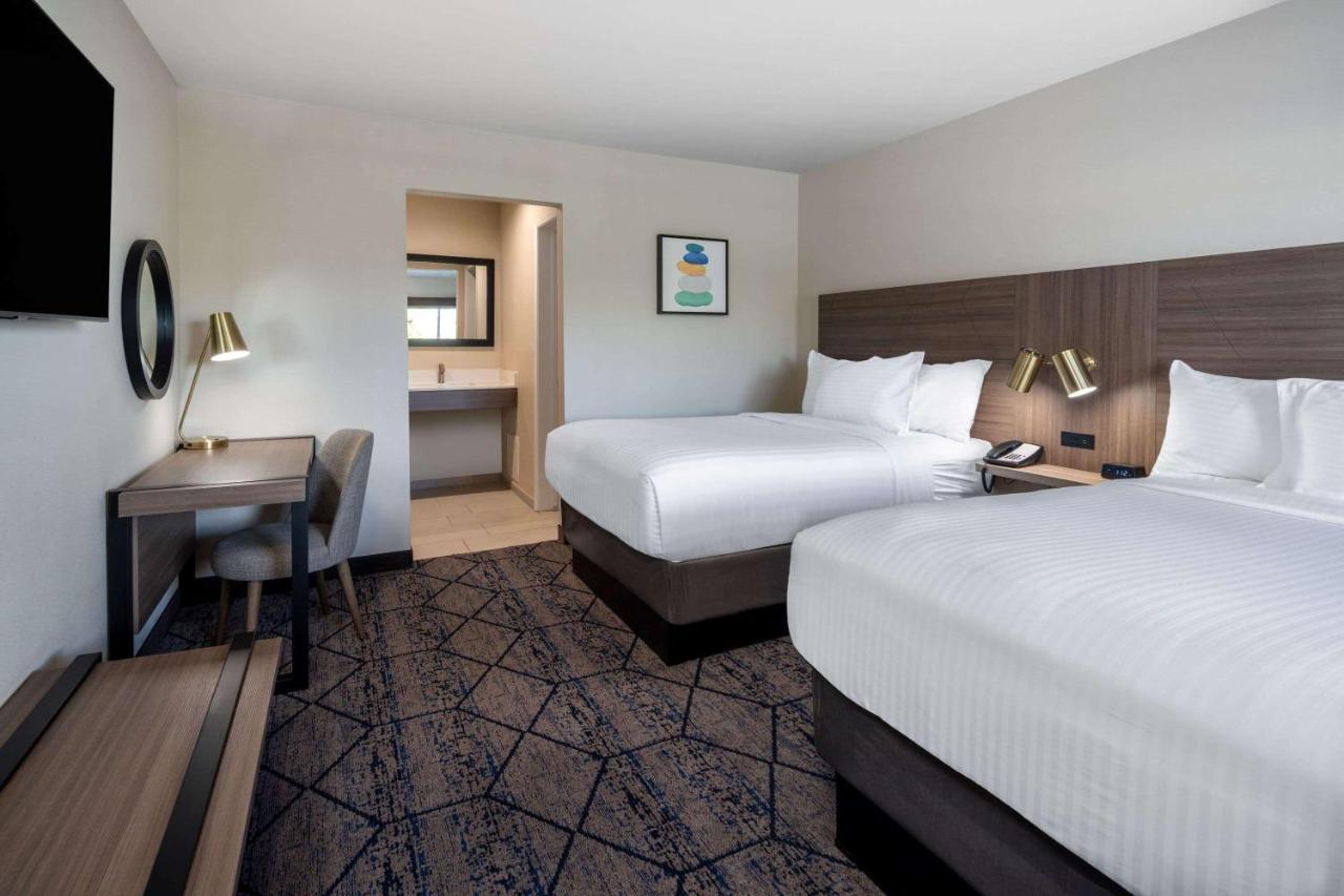 Hotel Ramada By Wyndham Modesto Yosemite Area Exterior foto