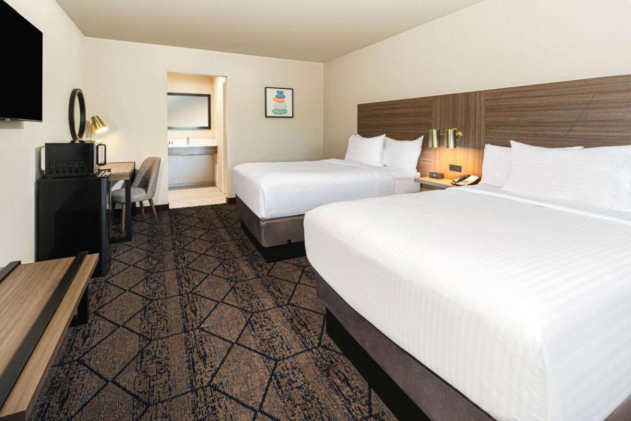 Hotel Ramada By Wyndham Modesto Yosemite Area Exterior foto