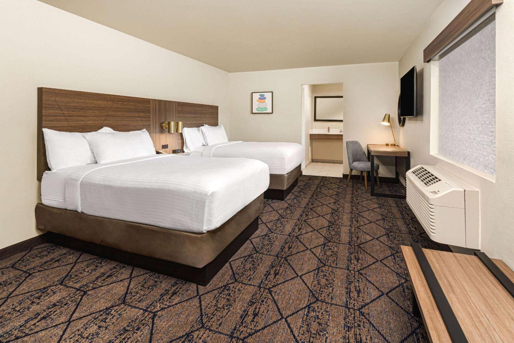 Hotel Ramada By Wyndham Modesto Yosemite Area Exterior foto