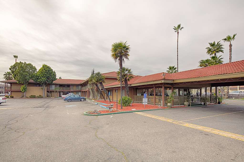 Hotel Ramada By Wyndham Modesto Yosemite Area Exterior foto
