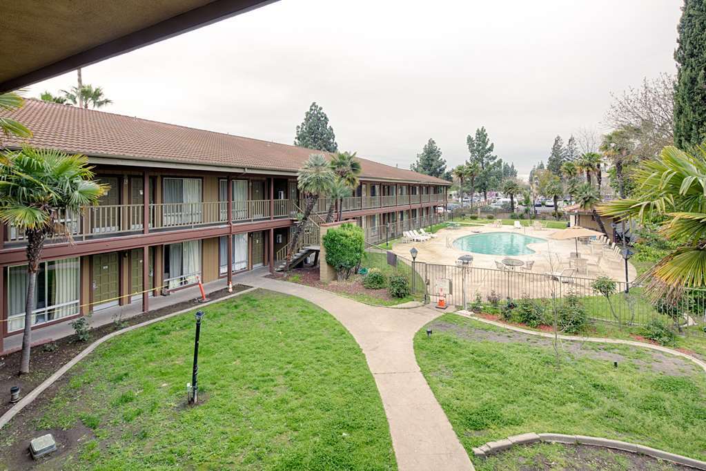 Hotel Ramada By Wyndham Modesto Yosemite Area Exterior foto