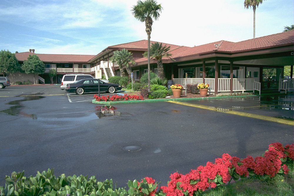 Hotel Ramada By Wyndham Modesto Yosemite Area Exterior foto