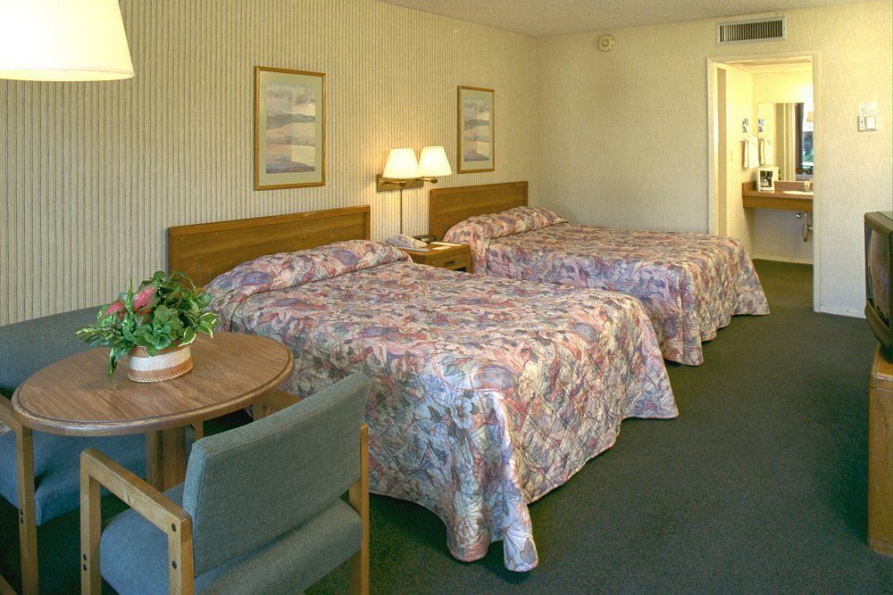 Hotel Ramada By Wyndham Modesto Yosemite Area Exterior foto