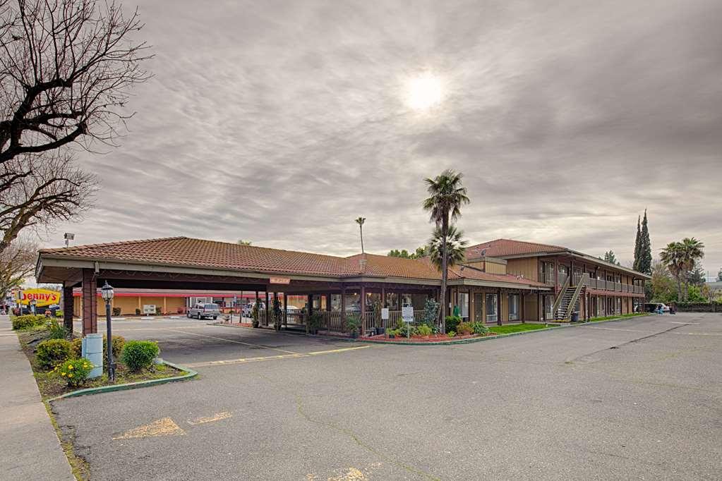 Hotel Ramada By Wyndham Modesto Yosemite Area Exterior foto
